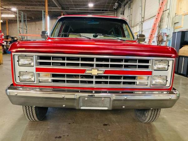1986 Chevrolet Suburban C20 Tailgate - cars & trucks - by dealer -... for sale in Cleveland, OH – photo 4