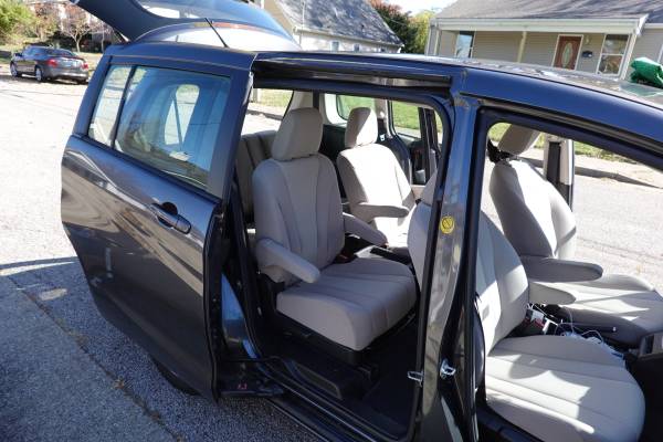 Mazda 5 (2013) Mini Passenger Van 4-Door Low Mileage - cars & trucks... for sale in Lexington, KY – photo 17