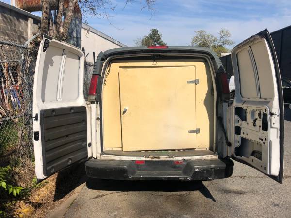 2002 Chevrolet Express 3500 Cargo Van (Insulated) for sale in Hyattsville, District Of Columbia – photo 6