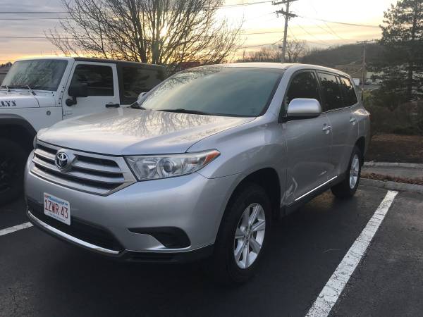 2013 Toyota Highlander, Florida Car, 2 WD, front wheel drive 98k... for sale in Woburn, MA – photo 2