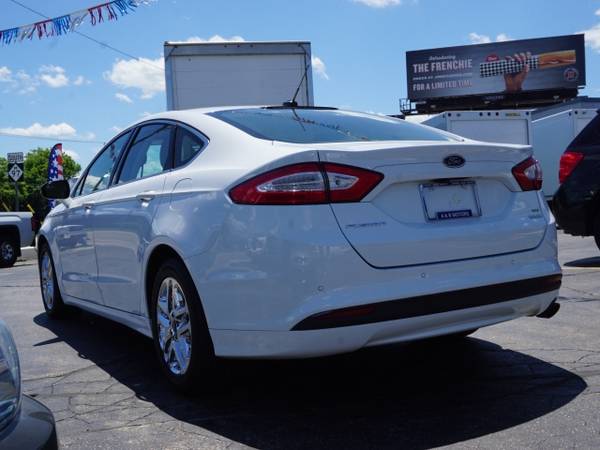2016 Ford Fusion SE sedan White for sale in Roseville, MI – photo 5