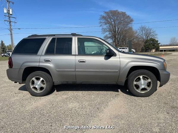 2008 Chevrolet TrailBlazer LT2 4WD 4-Speed Automatic for sale in Fort Atkinson, WI – photo 3