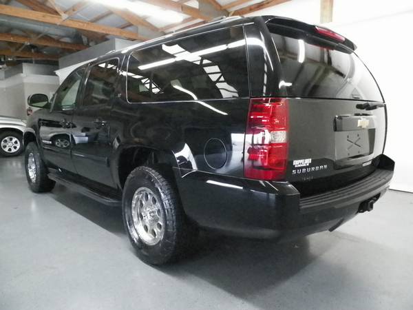 2013 Chevrolet Suburban LT 4X4 - cars & trucks - by dealer - vehicle... for sale in Norman, OK – photo 10