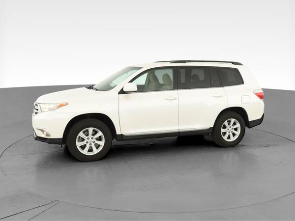 2013 Toyota Highlander Plus Sport Utility 4D suv White - FINANCE -... for sale in Rochester , NY – photo 4