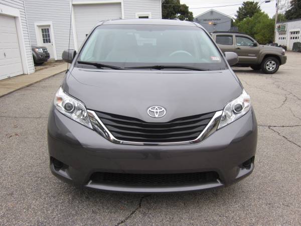 2011 Toyota Sienna LE 7 Passenger 4dr Mini Van V6 Auto 108K $10950 for sale in East Derry, MA – photo 5