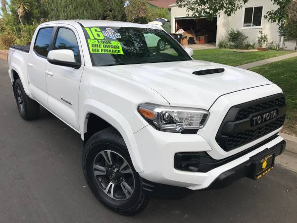 2016 Toyota / Tacoma / TRD Sport 4x4 / White / 1 Owner/ Must See -... for sale in Los Angeles, CA – photo 4