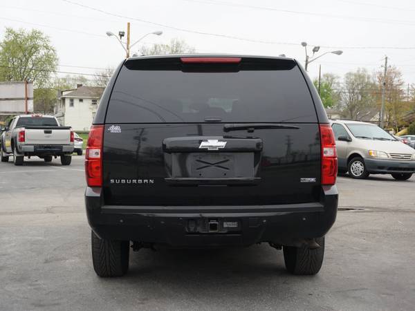 2009 Chevrolet Chevy Suburban LT 1500 - - by dealer for sale in Indianapolis, IN – photo 3