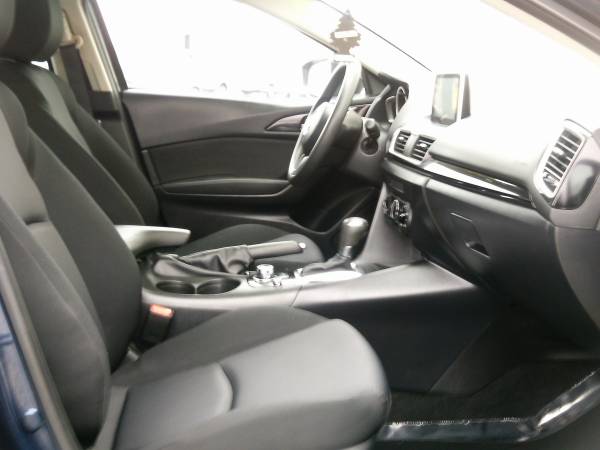 2016 Mazda 3I Sport-NICE CAR! VERY WELL MAINTAINED! for sale in Silvis, IA – photo 17