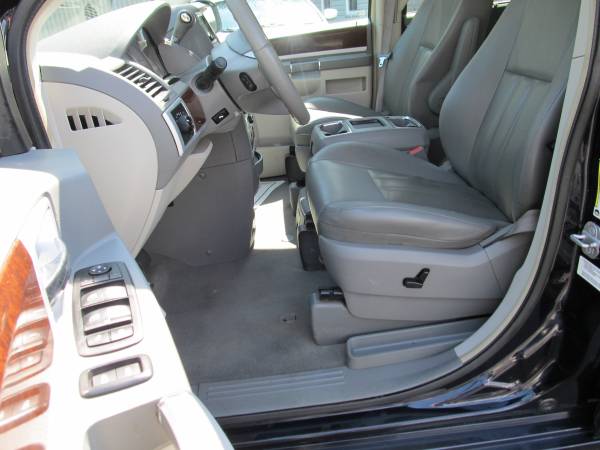 2010 CHRYSLER TOWN & COUNTRY TOURING, LEATHER, 3/5 POWER TRAIN WTY -... for sale in LOCUST GROVE, VA 22508, VA – photo 10