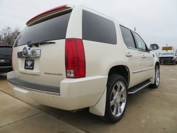 2008 Cadillac Escalade AWD Cleanest One Around - cars & trucks - by... for sale in Waterloo, IA – photo 13