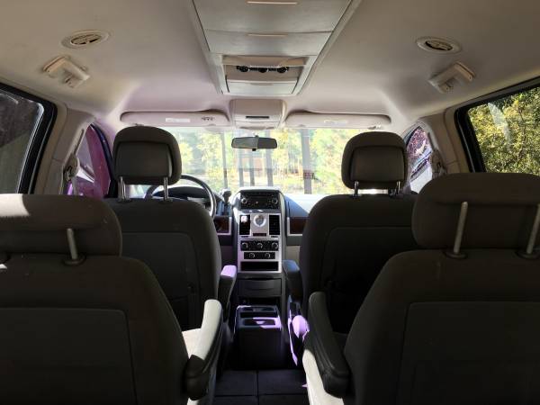 2010 Chrysler Town & Country Touring Minivan, 3.8 L / V6 (134K miles) for sale in Alamogordo, NM – photo 8
