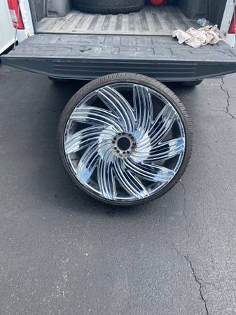 Set of 28s for Yukon/Tahoe/Suburban for sale in Chicago, IL