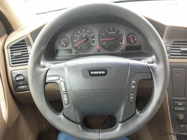 2001 VOLVO V70 WAGON - - by dealer - vehicle for sale in Muskego, WI – photo 13