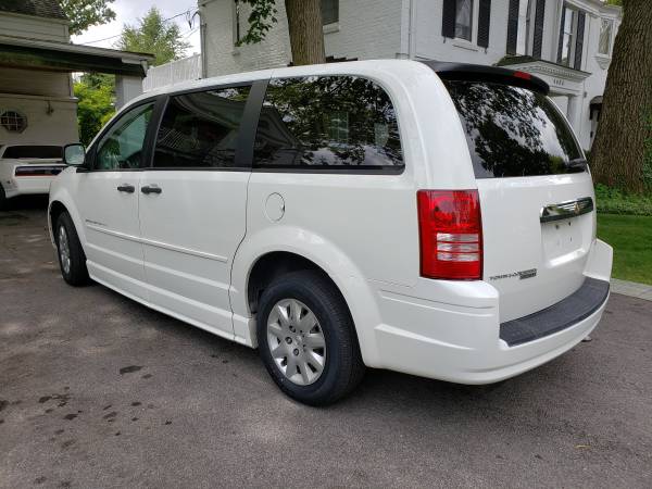 2008 Chrysler Town and Country Wheelchair Accessible Handicap Minivan for sale in Skokie, IL – photo 4