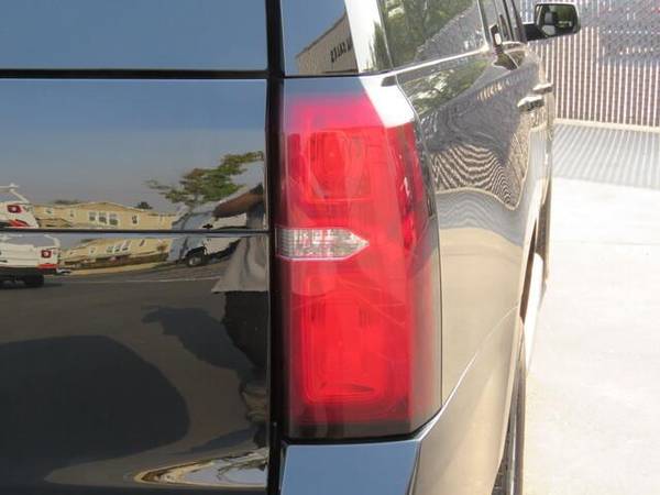 2019 Chevrolet Suburban LT - SUV - cars & trucks - by dealer -... for sale in Healdsburg, CA – photo 9