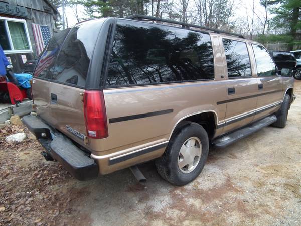 99 4x4 CHEVY :lt: k1500 SUBURBAN LOADED! - cars & trucks - by owner... for sale in Northfield Falls, VT – photo 22