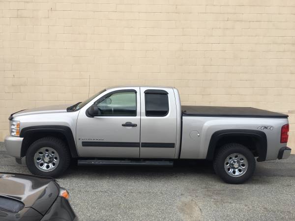 2009 Chevy Silverado LT, No Accidents, 3 Owners, Exc Service Histor for sale in Peabody, MA – photo 3