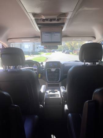 2012 CHRYSLER TOWN AND COUNTRY SUBURBAN for sale in utica, NY – photo 18