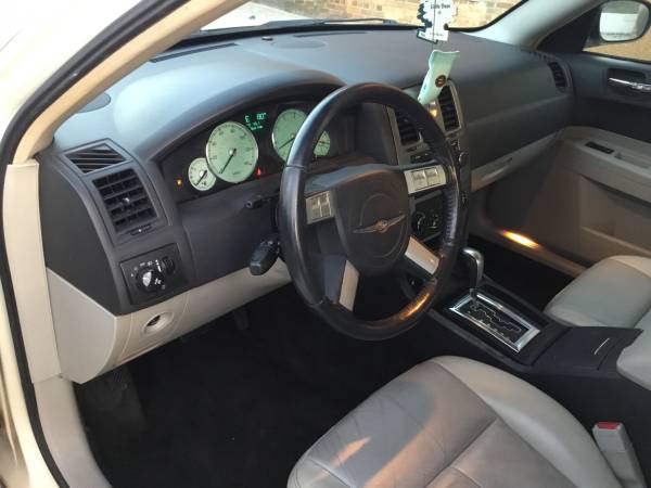 2006 Chrysler 300 Touring 3 5 Loaded runs & Looks like new only for sale in Washington, District Of Columbia – photo 9