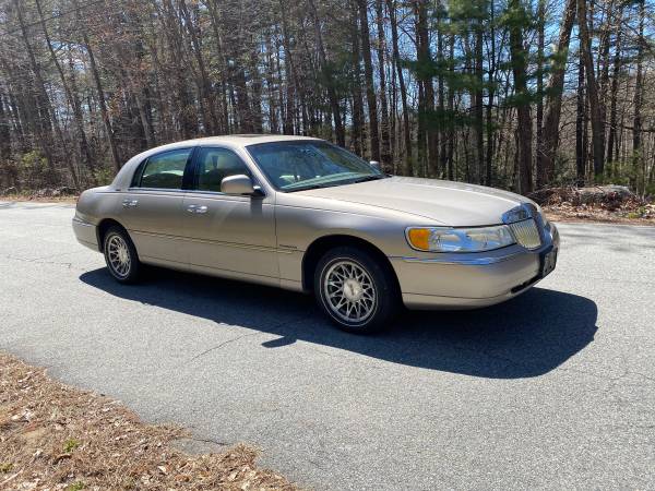 2002 Lincoln town car for sale in Kingston, NH – photo 2