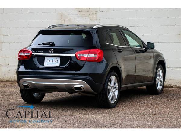 Sporty Crossover w/Nav, KEYLESS GO and Panoramic Roof! Mercedes GLA 25 for sale in Eau Claire, IA – photo 19