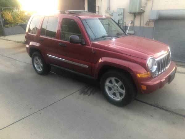 2006 JEEP LIBERTY EXTRA CLEAN LOOKS AND DRIVES LIKE NEW for sale in Chicago, IL – photo 7