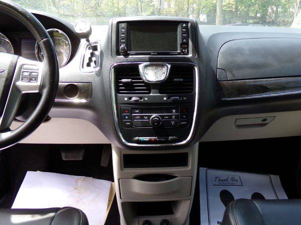 2012 Chrysler Town Country Touring for sale in Cleveland, OH – photo 7