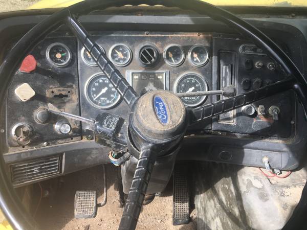 Ford L9000 Pull truck for sale in Williamsburg, KS – photo 7