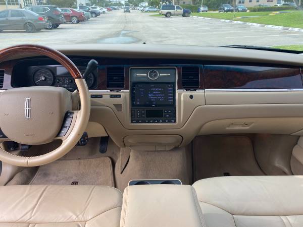 Lincoln Town Car 2008 showroom with Only 86k - - by for sale in West Palm Beach, FL – photo 6