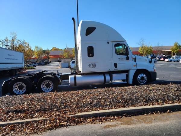 2009 freightliner Cascadia Truck for sale!! - cars & trucks - by... for sale in Tucker, GA – photo 3