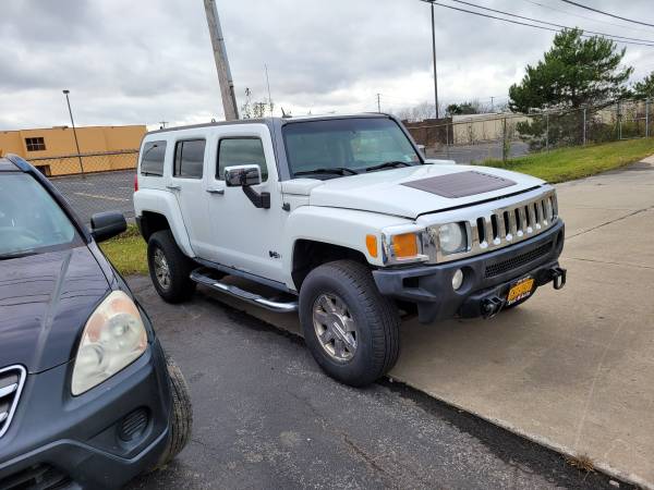 2006 Hummer H3 Base 3.5L L5 (6) GAS FI - cars & trucks - by owner -... for sale in Rochester , NY – photo 2
