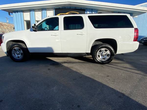 2007 Chevy Suburban - - by dealer - vehicle automotive for sale in Waukesha, WI – photo 6