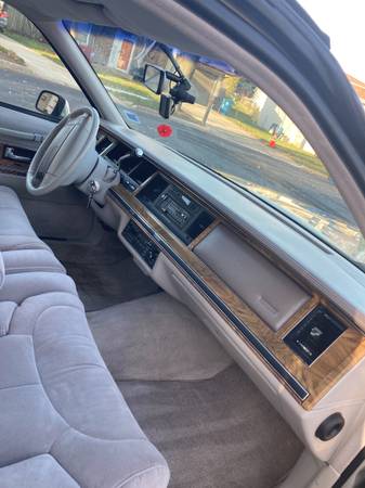 1991 Linclon town car signature series runs and looks excellent -... for sale in Glendale Heights, IL – photo 14
