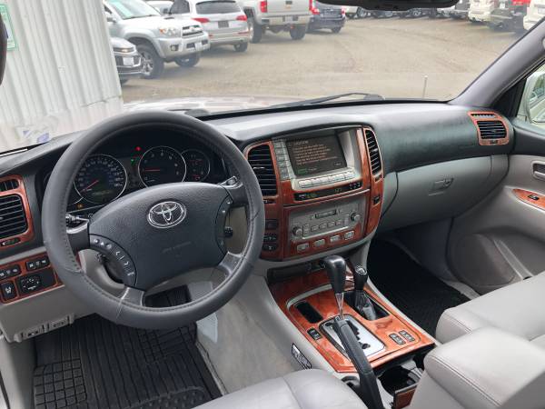 2006 Toyota Land Cruiser 4WD - Navigation, Third Row, Clean title for sale in Kirkland, WA – photo 11