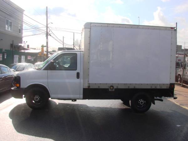 2011 GMC SAVANA 3500 CUTAWAY 12FT BOX TRUCK - - by for sale in Richmond Hill, NY – photo 6