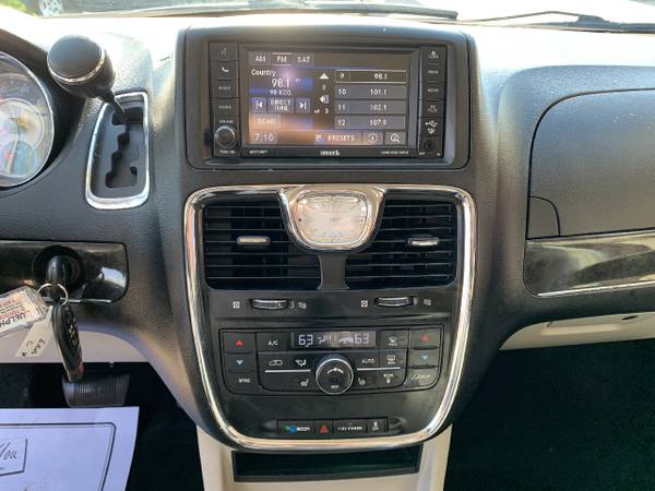2014 Chrysler Town Country 4dr Wgn Touring w/Leather for sale in Flint, MI – photo 20