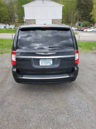 2011 CHRYSLER TOWN & COUNTRY - - by dealer - vehicle for sale in Cold Spring, NY – photo 4