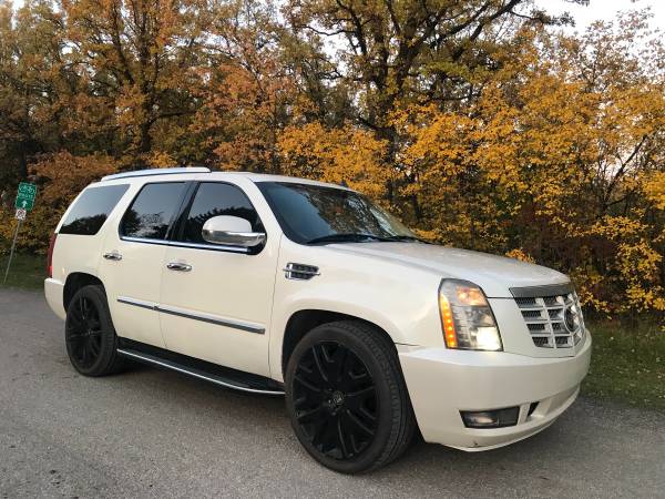 2007 Cadillac Escalade Luxury*New Tires*Navigation*DVD*CarFax* for sale in Fargo, ND – photo 4