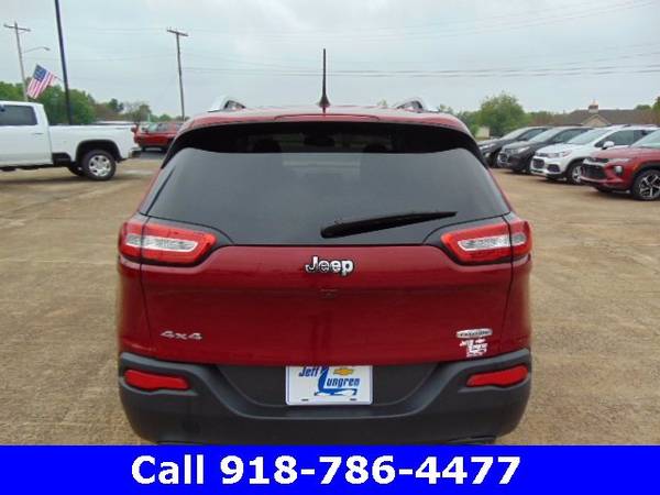 2017 Jeep Cherokee Latitude suv Red - - by dealer for sale in Grove, AR – photo 8