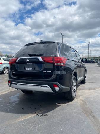 2019 Mitsubishi Outlander - - by dealer - vehicle for sale in Waterford, MI – photo 3