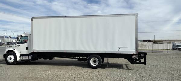 FREIGHTLINER 26ft Box truck Cummins diesel Auto DEF LIFTGATE 103 HI for sale in Other, CA – photo 3