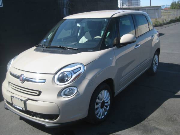 2014 FIAT 500L Easy Hatchback (Manual 6 speed, Immaculate) - cars & for sale in Medford, OR – photo 2
