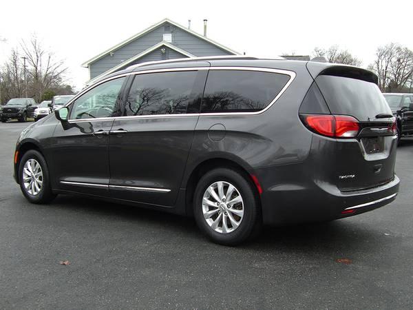★ 2018 CHRYSLER PACIFICA TOURING L with REMAINING FACTORY WARRANTY -... for sale in Feeding Hills, CT – photo 3