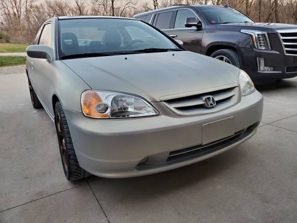 Beautiful 2002 Honda Civic EX Coupe: Avalanche Grey/ Gold... for sale in Swisher, IA – photo 13