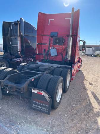Volvo VNL670 2007 semi truck - cars & trucks - by owner - vehicle... for sale in Las Vegas, NV – photo 4