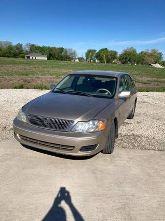 2002 Toyota Avalon XL - Bench seat for sale in Topeka, KS – photo 2