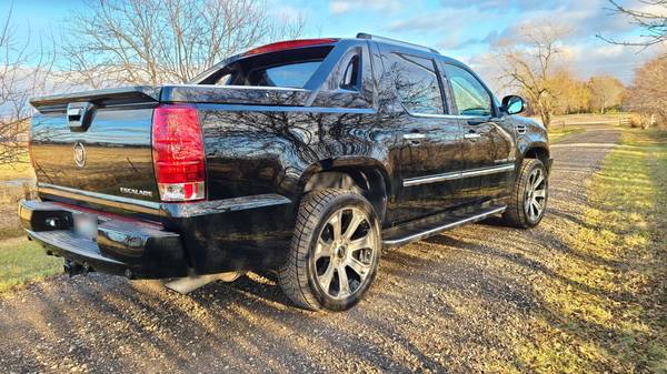 Cadillac Escalade EXT - 22k ORIGINAL Miles - LOADED Extremely RARE!... for sale in Madison, WI – photo 16
