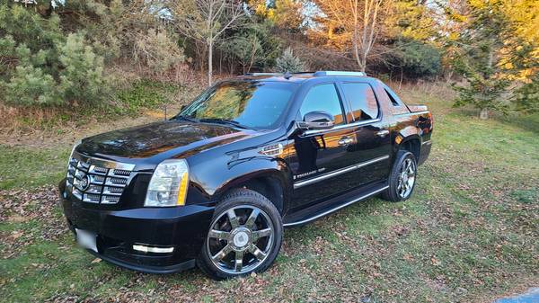 Cadillac Escalade EXT - 22k ORIGINAL Miles - LOADED Extremely RARE!... for sale in Madison, WI – photo 18
