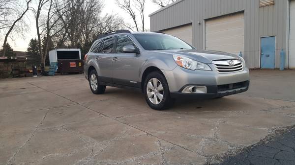 2010 subaru outback 2.5 wagon - cars & trucks - by owner - vehicle... for sale in Hudsonville, MI – photo 3