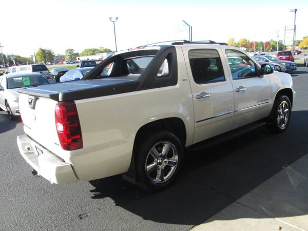 2011 CHEVY AVALANCHE LTZ CREW CAB LOW MILES! PEARL WHITE! LIKE NEW!... for sale in Monticello, MN – photo 3
